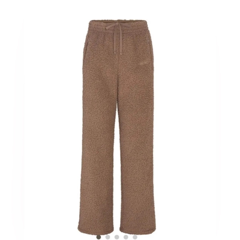 NWT Skims Teddy Fleece Track Pants in Desert Size Large - Picture 1 of 7
